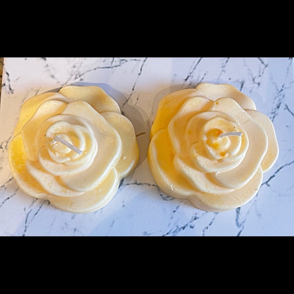 Candles. - Picture 1 of 2